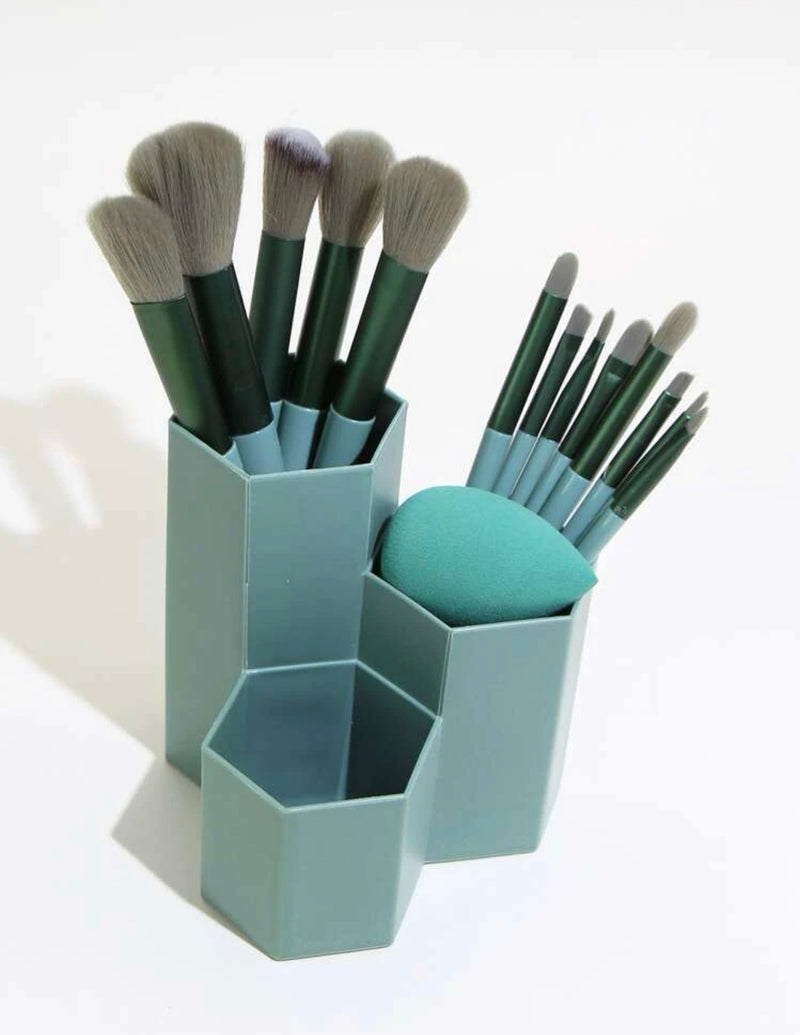 COMING SOON Make Up Brushes & Pot Set